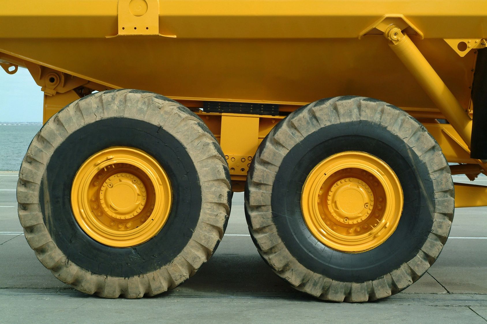 Industrial heavy equipment wheels